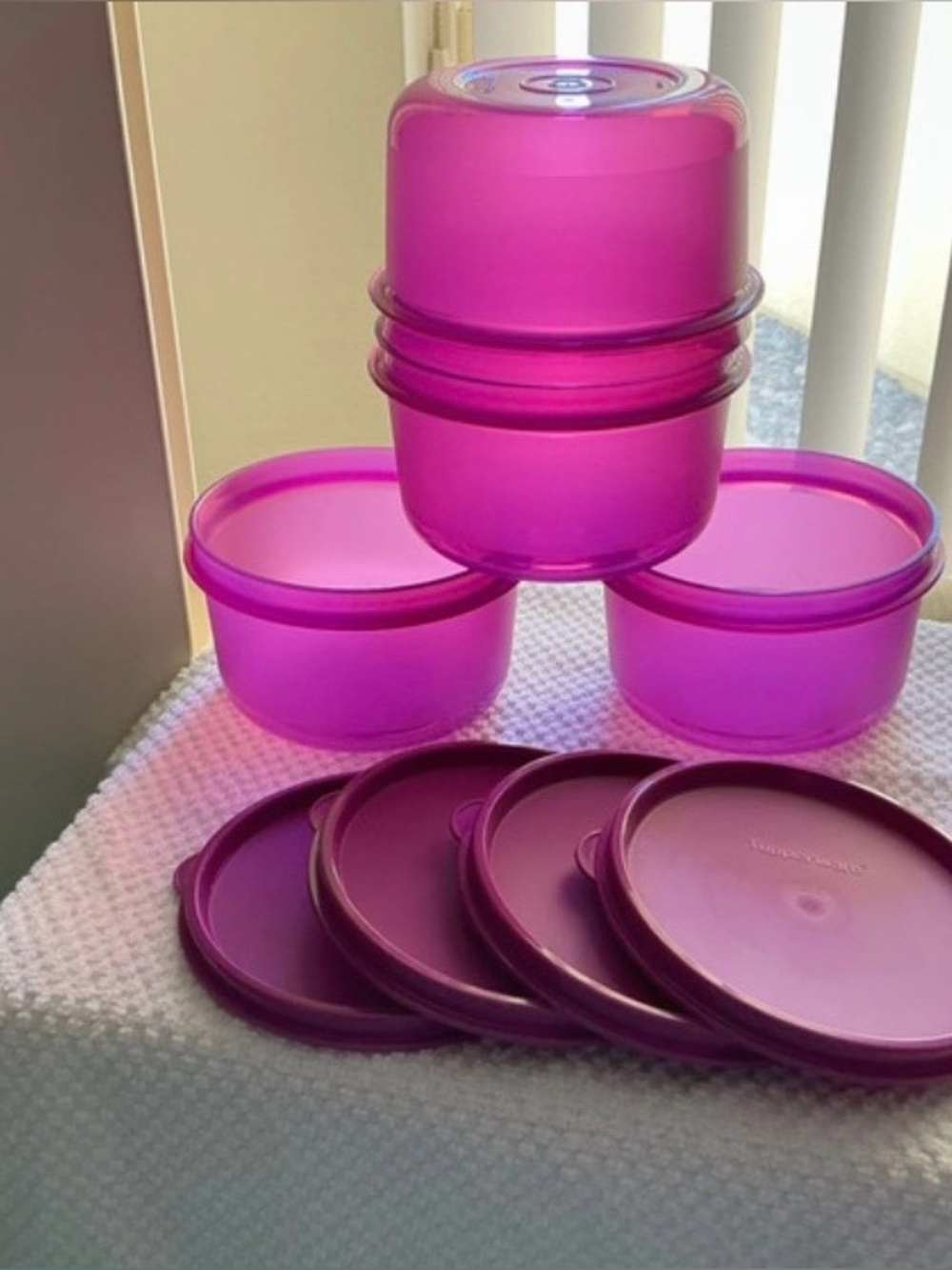 Vintage Tupperware
Serving Center Bowls with Matching Seals - Set of 4